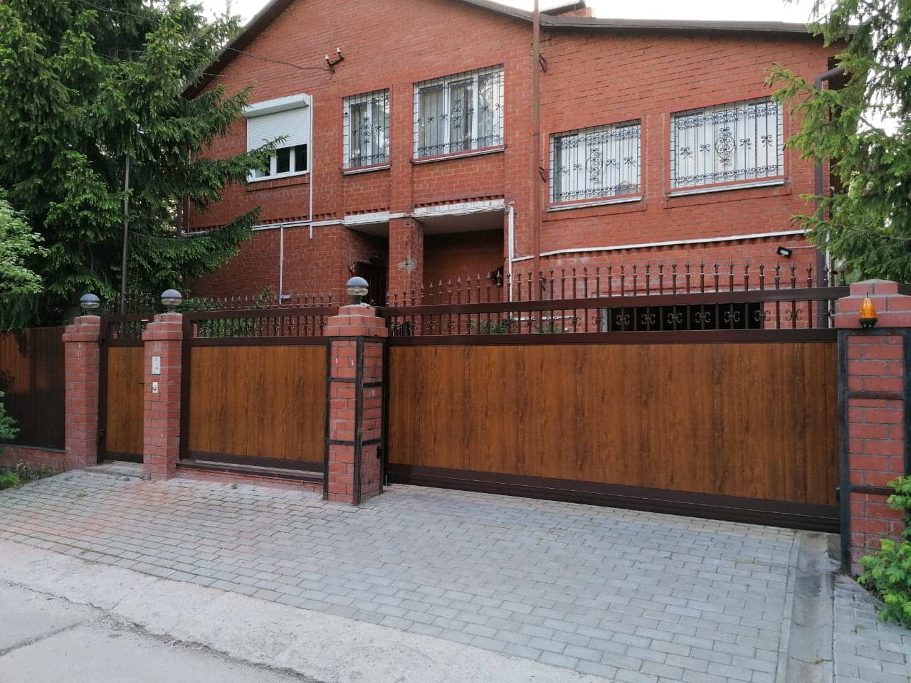 Уличные ворота DoorHan в Грозном с установкой