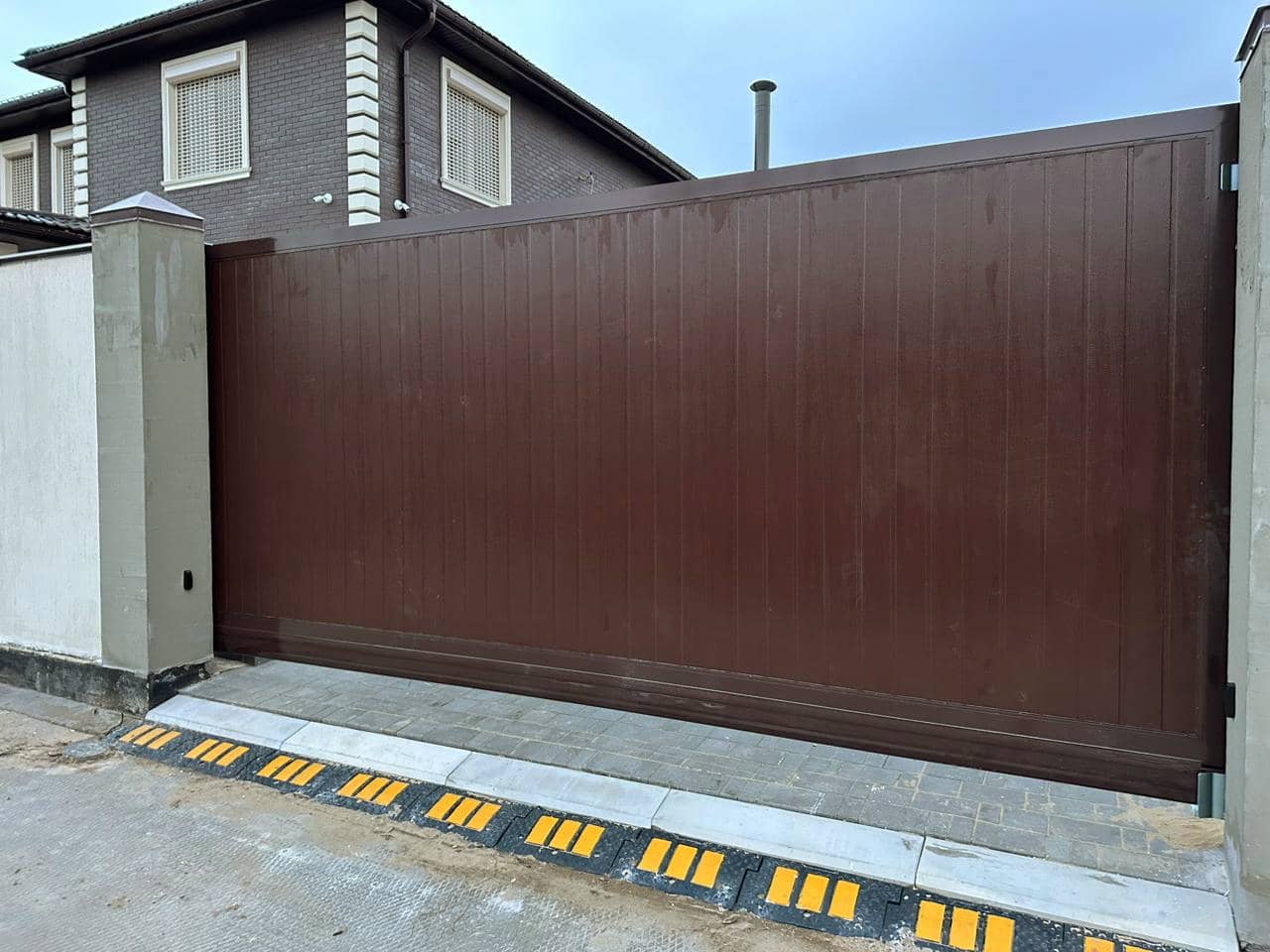 Уличные ворота DoorHan в Грозном с установкой